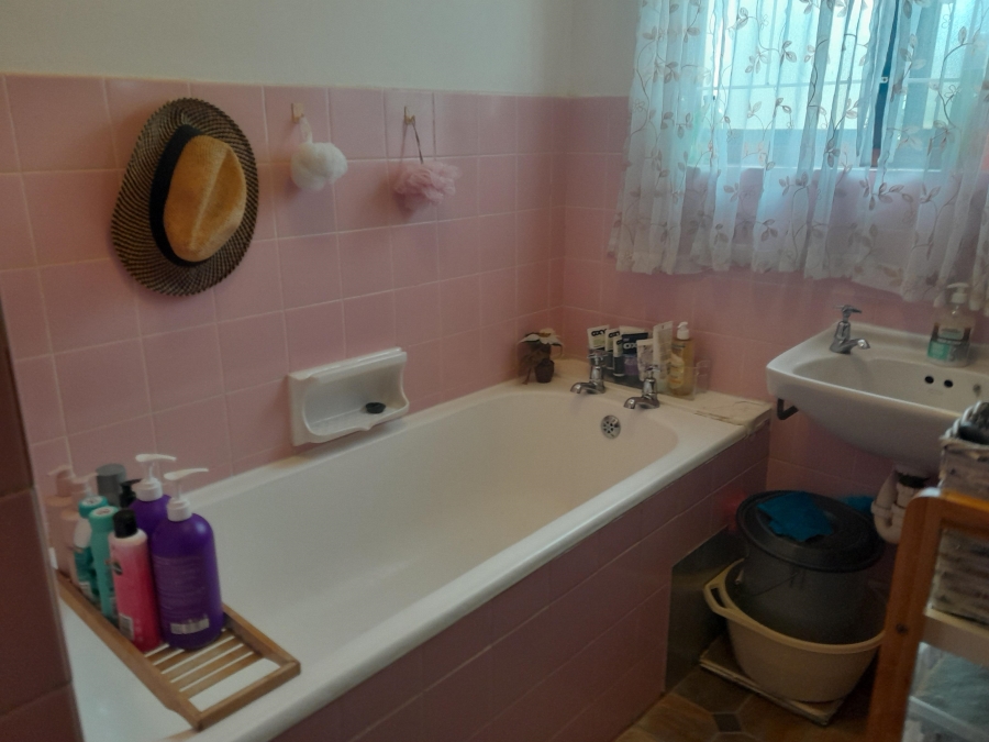 To Let 2 Bedroom Property for Rent in Pinelands Western Cape